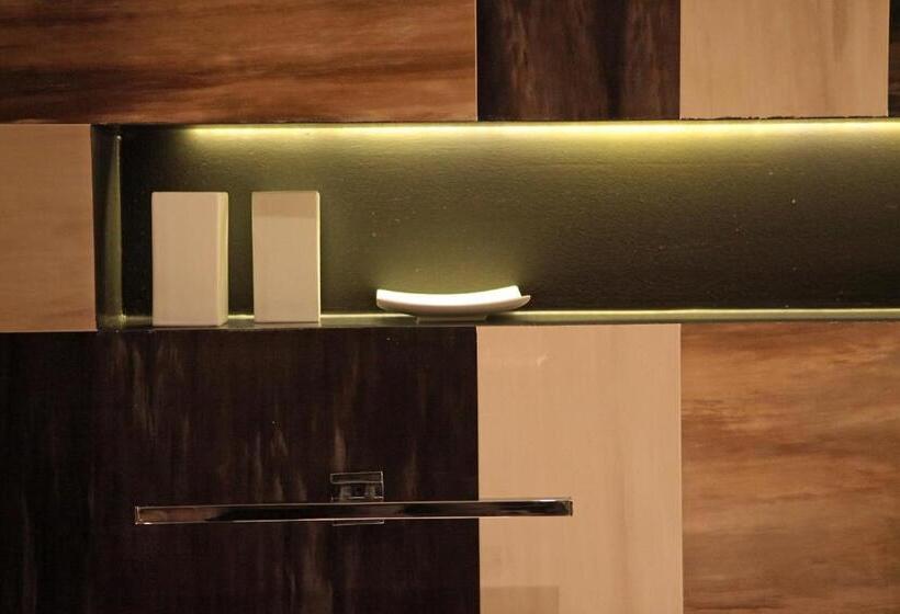 اتاق استاندارد, In