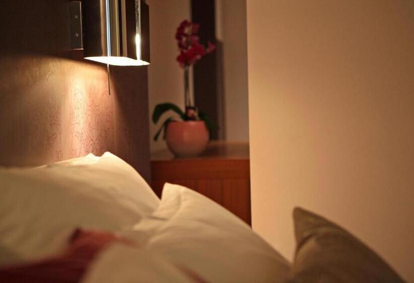 اتاق استاندارد, In