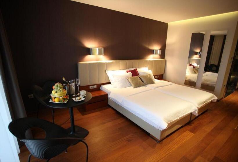 اتاق استاندارد, In