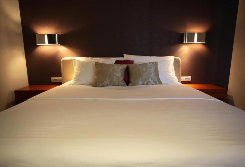 اتاق استاندارد, In