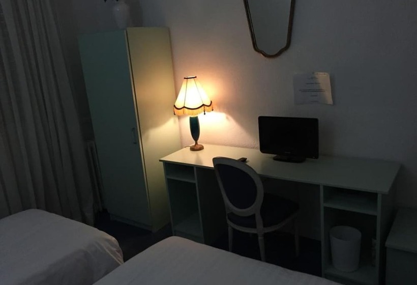 スタンダードトリプルルーム, Joly