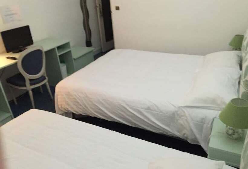 スタンダードトリプルルーム, Joly