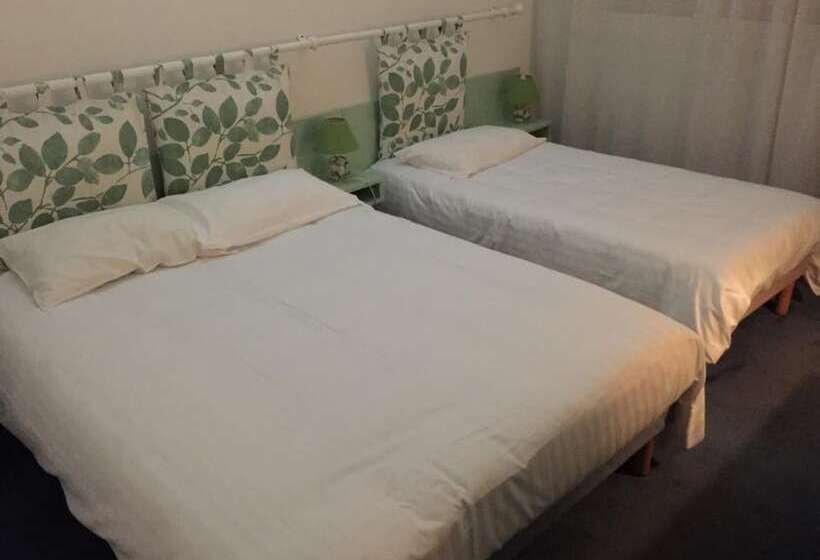 スタンダードトリプルルーム, Joly