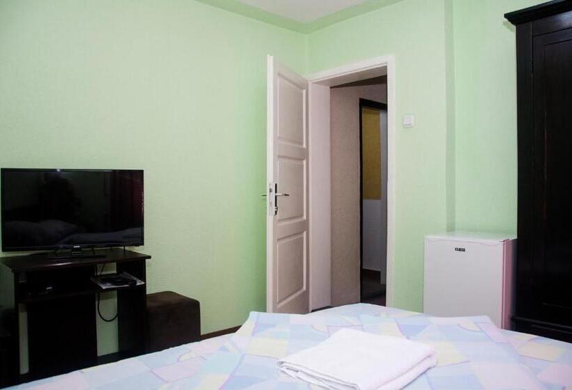 اتاق لوکس, Motel Aura