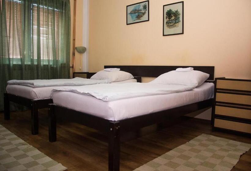 اتاق استاندارد, Motel Aura