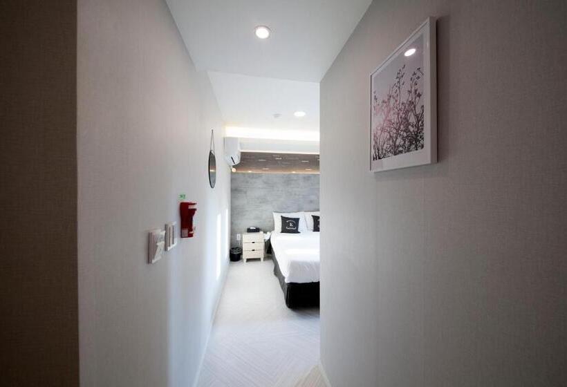 اتاق استاندارد, 24 Guesthouse Seomyun