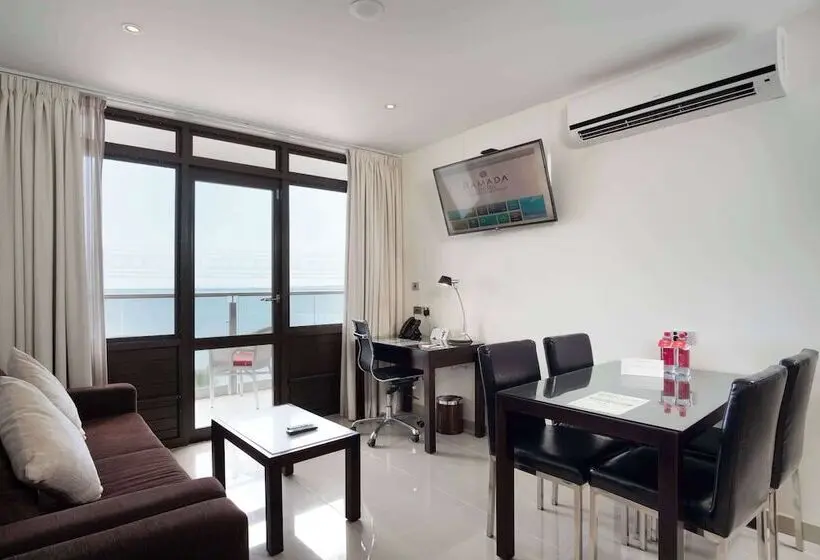 スイート, Ramada Suites By Wyndham Wailoaloa Beach Fiji