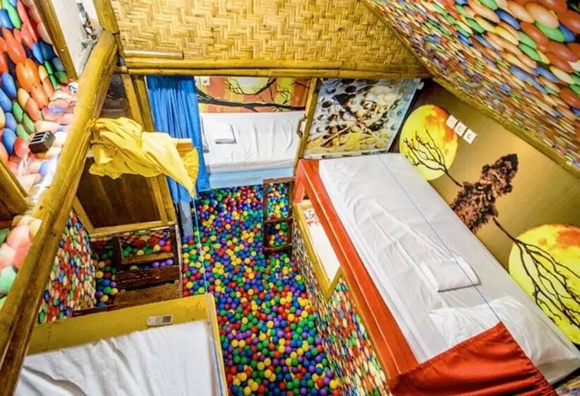 ルームシェアのワンベッド, The Rabbit Tree Hostel