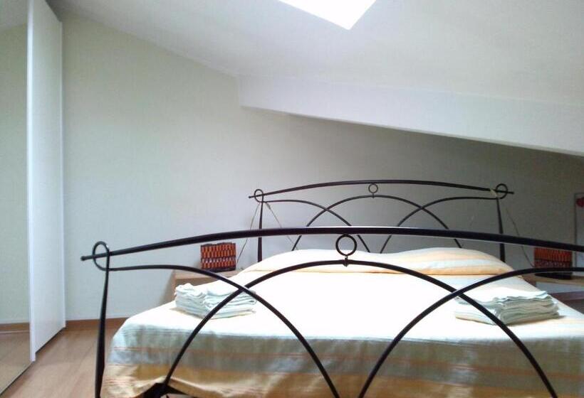 آپارتمان 1 خوابه, Mansarda Raggio Di Sole