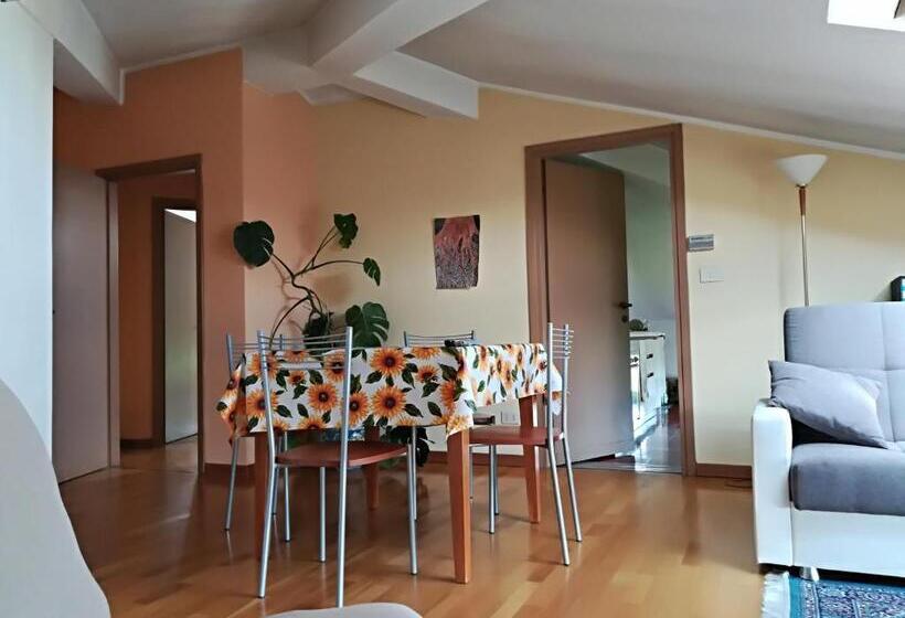 آپارتمان 1 خوابه, Mansarda Raggio Di Sole