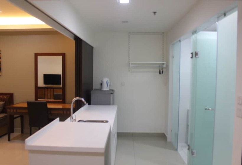 Студия Deluxe, De Houz   Trefoil Setia Alam Home Stay