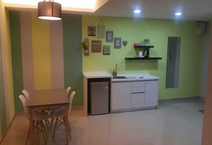 Люкс Семейный 2 Спальни, De Houz Trefoil Setia Alam Home Stay