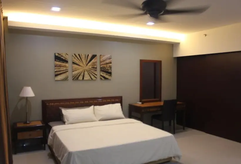 デラックススタジオ, De Houz Trefoil Setia Alam Home Stay