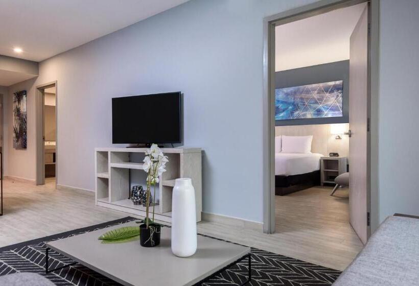 带大床的套房, Hyatt Place San Pedro