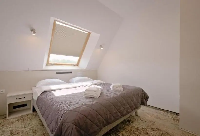 Standard Yhden Hengen Huone, Sezam