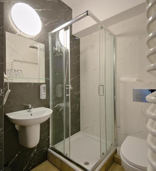 Habitación Triple Estándar, Sezam