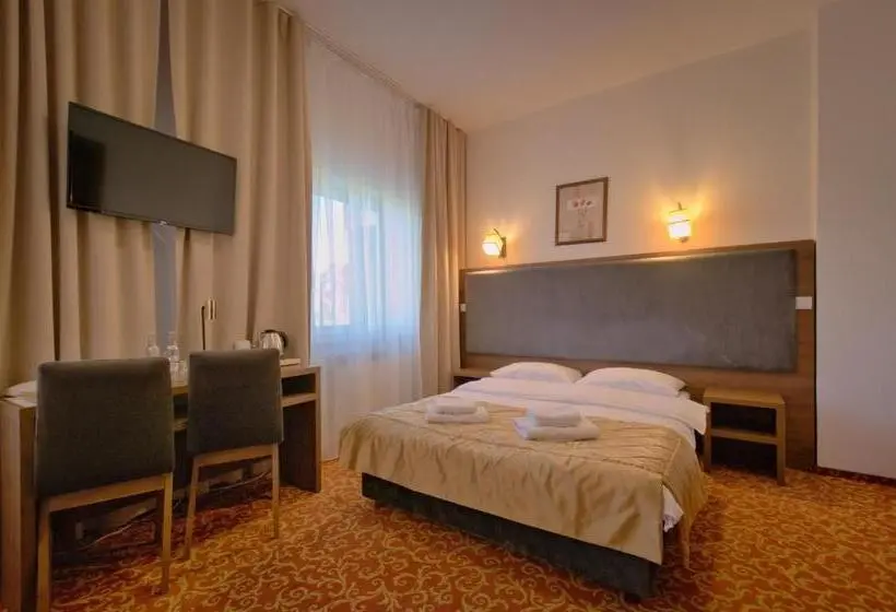 Standard Kolmen Hengen Huone, Sezam