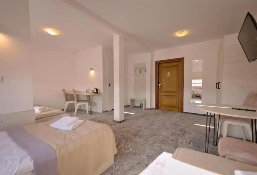 Standard Neljän Hengen Huone, Sezam