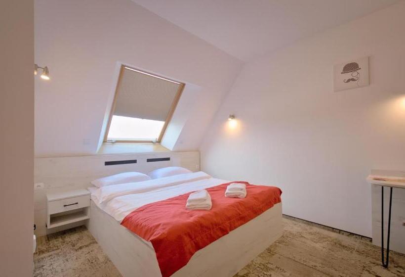 Habitación Cuádruple Estándar, Sezam