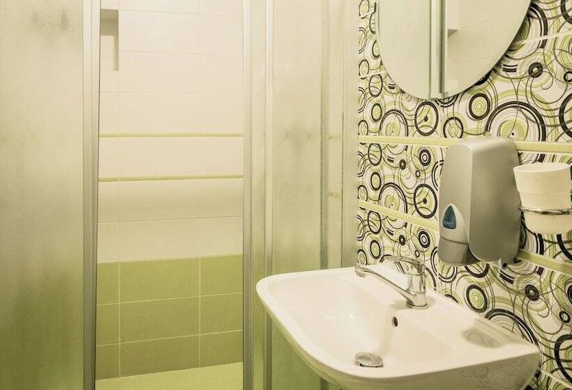 اتاق استاندارد سه تخته با سرویس بهداشتی مشترک, Charles Bridge Hostel & Apartments