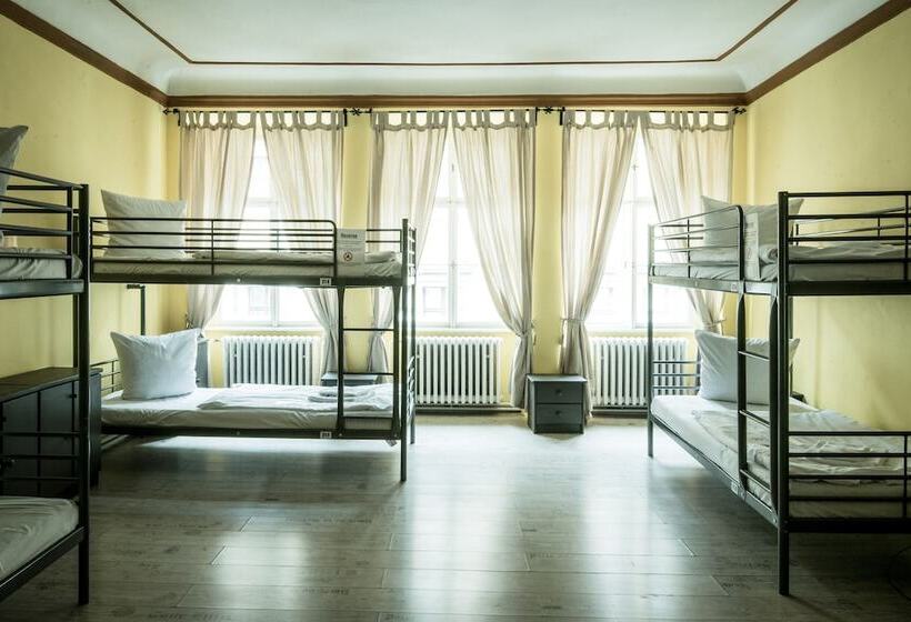 تختخواب در اتاق مشترک, Charles Bridge Hostel & Apartments