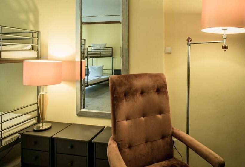تختخواب در اتاق مشترک, Charles Bridge Hostel & Apartments