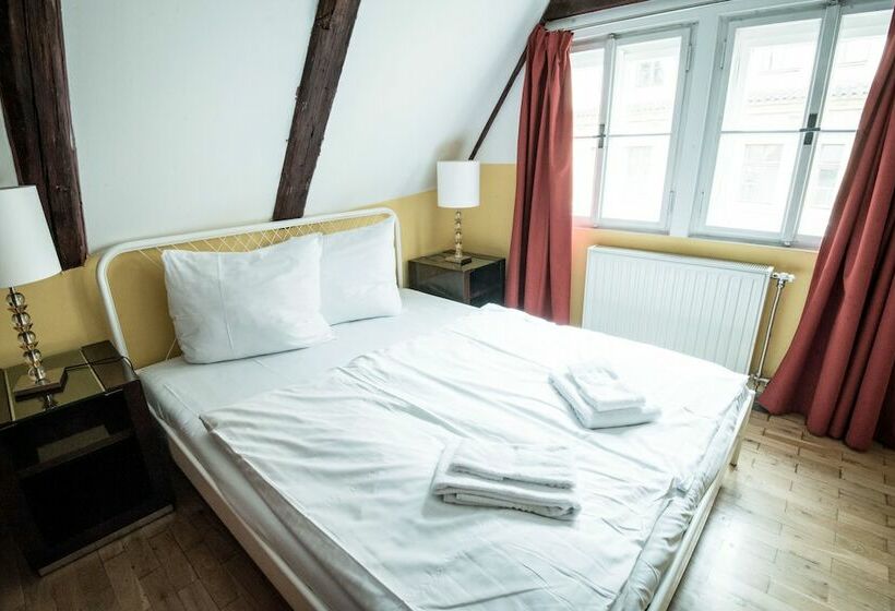 اتاق استاندارد سه تخته با سرویس بهداشتی مشترک, Charles Bridge Hostel & Apartments