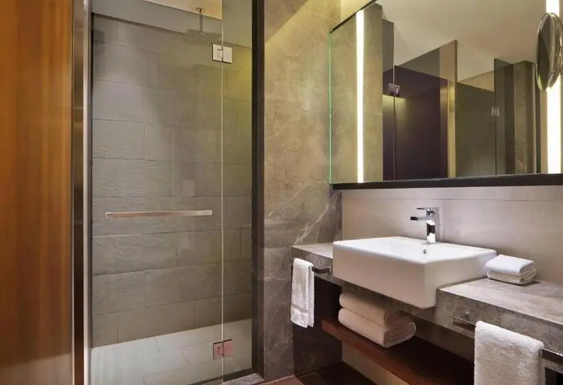 キングサイズベッドのデラックスルーム, Le Meridien Petaling Jaya