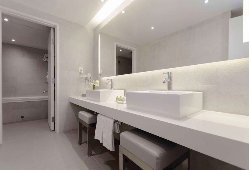 غرفة عائلية, NH Monterrey La Fe