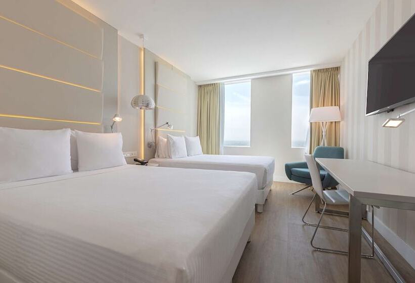 غرفة عائلية, NH Monterrey La Fe