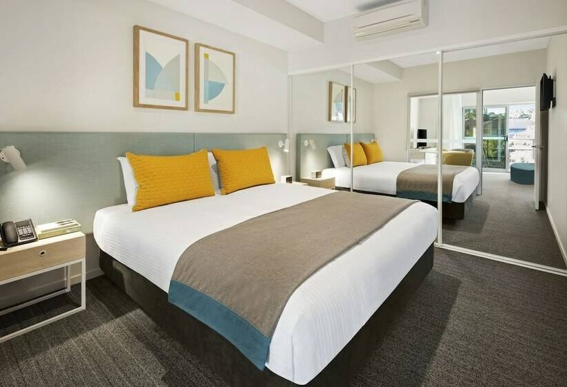 スタンダードスタジオ, Quest Eight Mile Plains