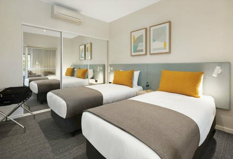 スタンダードスタジオ, Quest Eight Mile Plains