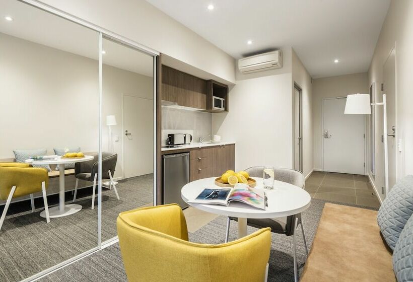 スタンダードスタジオ, Quest Eight Mile Plains