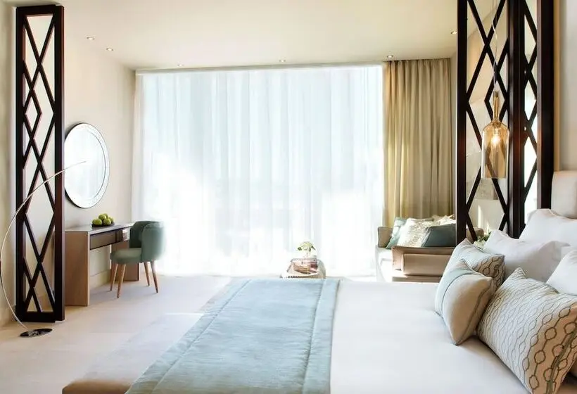 Deluxe Junior Suite Views