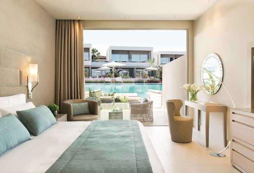 חדר משפחתי, Sani Dunes