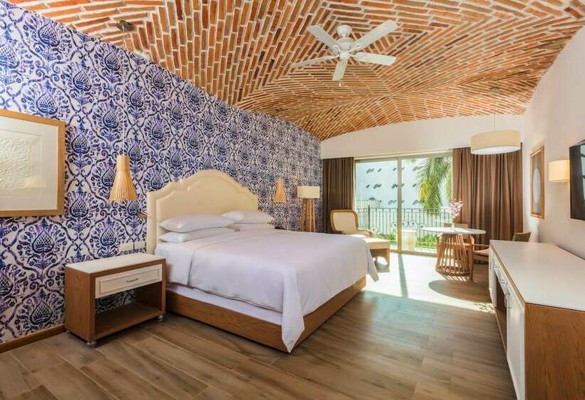 주니어 스위트 킹사이즈 침대, The Hacienda At Krystal Grand Puerto Vallarta