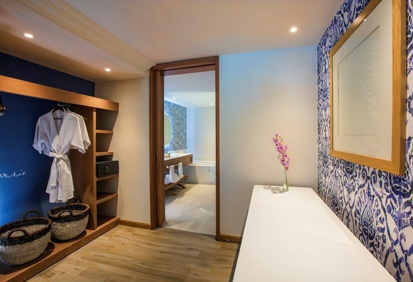 주니어 스위트 킹사이즈 침대, The Hacienda At Krystal Grand Puerto Vallarta