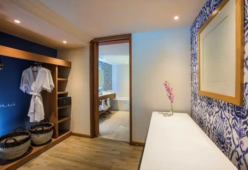 سوئیت جونیور با تخت بزرگ, The Hacienda At Krystal Grand Puerto Vallarta