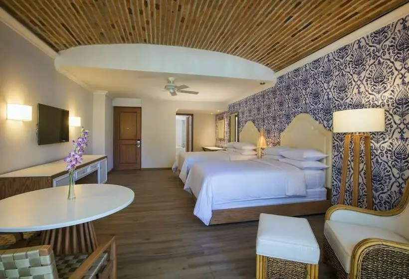 سوییت جونیور با چشمانداز استخر, The Hacienda At Krystal Grand Puerto Vallarta