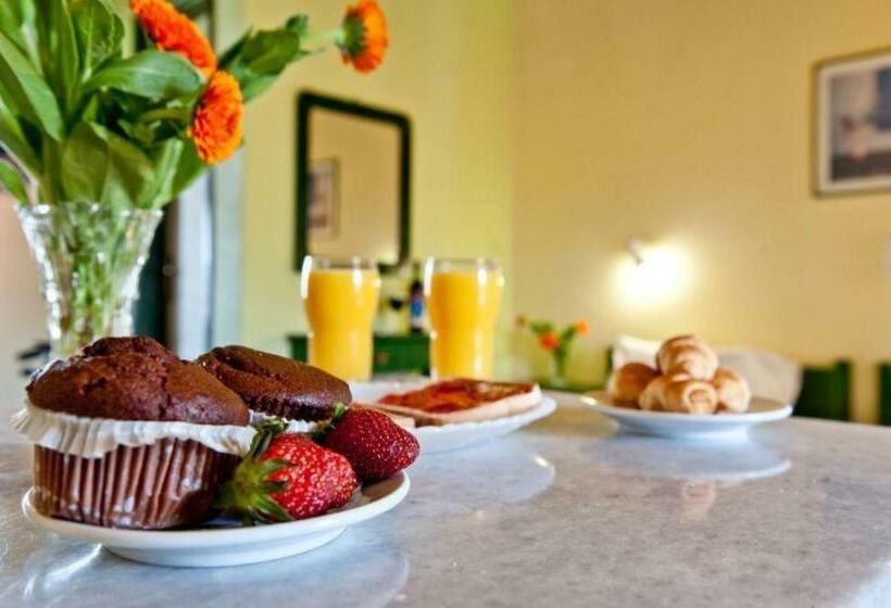 اتاق استاندارد, Elena S Studios