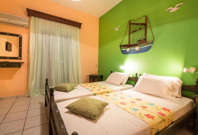 اتاق استاندارد سه نفره, Elena S Studios