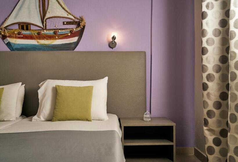 اتاق استاندارد سه نفره, Elena S Studios