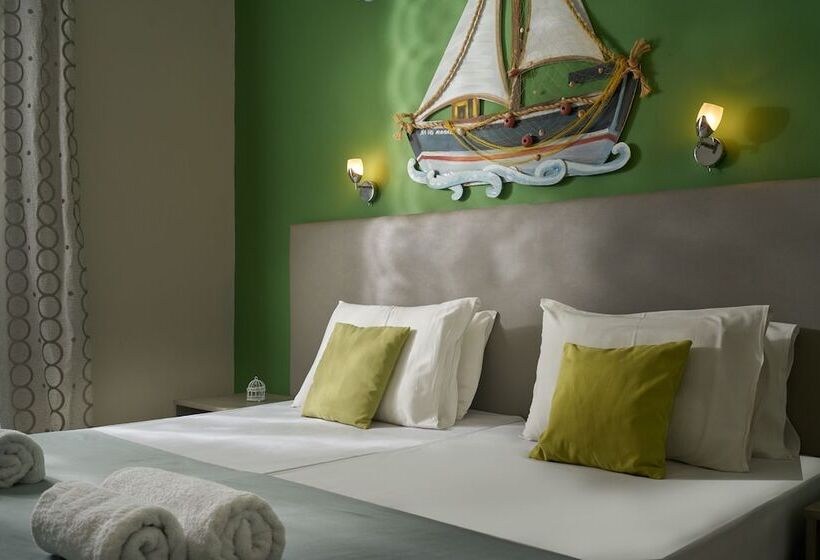 اتاق استاندارد سه نفره, Elena S Studios