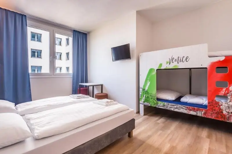 スタンダードトリプルルーム, a&o Hostel Venezia Mestre