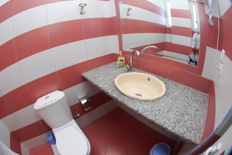 バルコニー付きスタンダードトリプルルーム, Chris