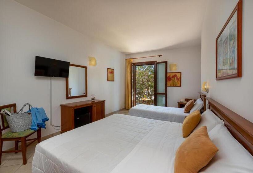 חדר סטנדרט לשלושה, Helios