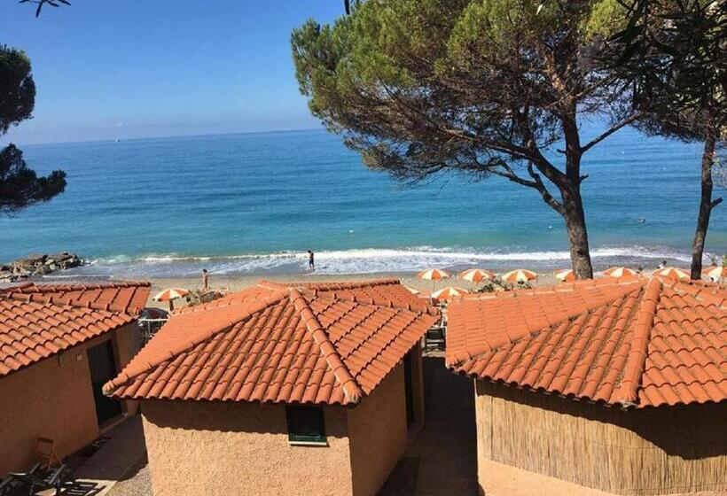 בונגלו מוזל, Lido Paradiso Resort