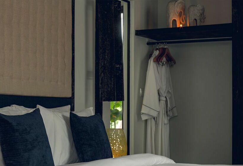 اتاق لوکس, Monthara Angkor Residence