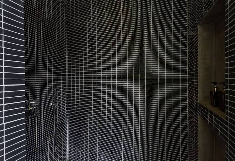 اتاق لوکس, Monthara Angkor Residence