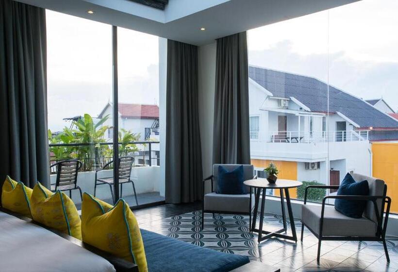 سوئیت با بالکن, Monthara Angkor Residence